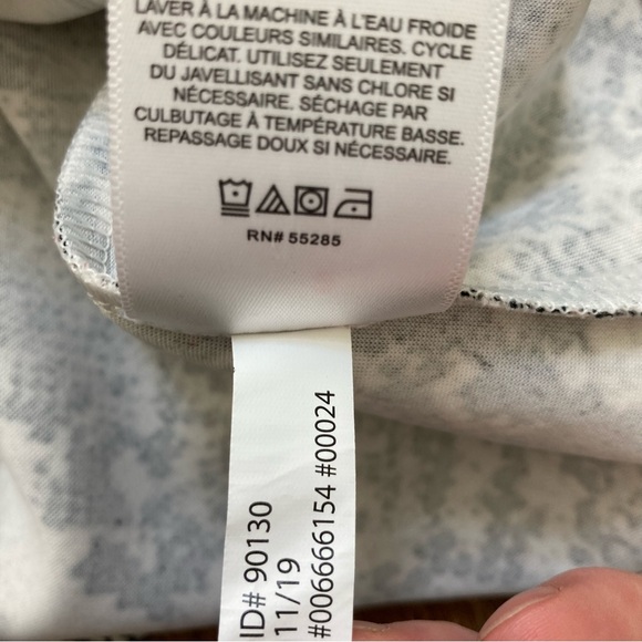 Express Women’s Snake Print Crew Neck Long Sleeve Blouse M - Picture 10 of 12